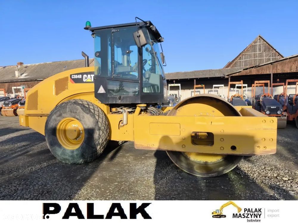 Caterpillar Walec drogowy  CAT CS 64 B , METAL-GUMA  ,2018 rok - 9