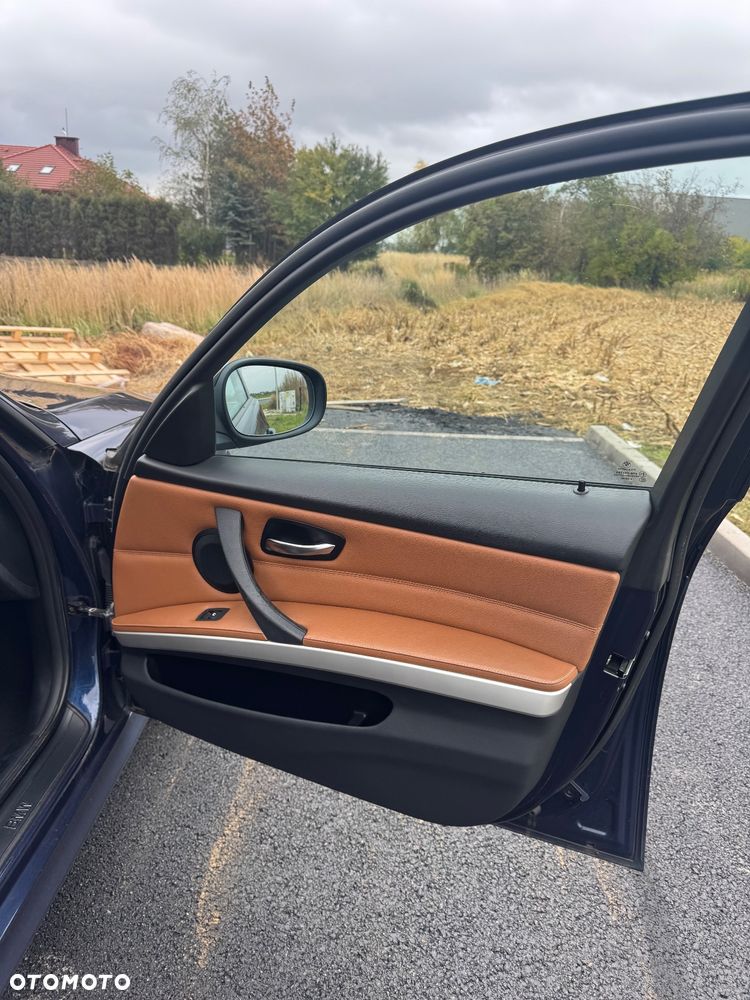 BMW Seria 3 320d Efficient Dynamics - 22