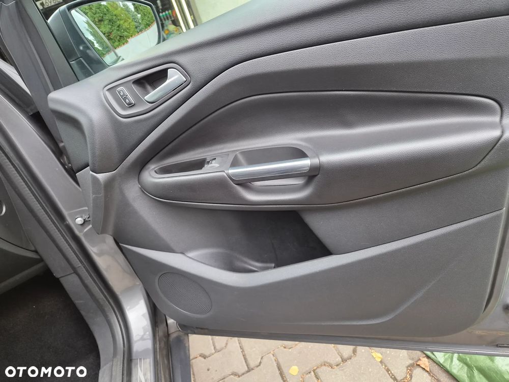 Ford Kuga - 12