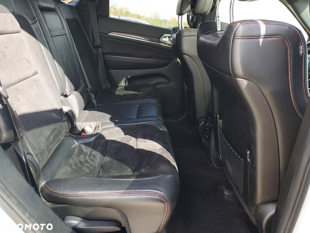Jeep Grand Cherokee - 12