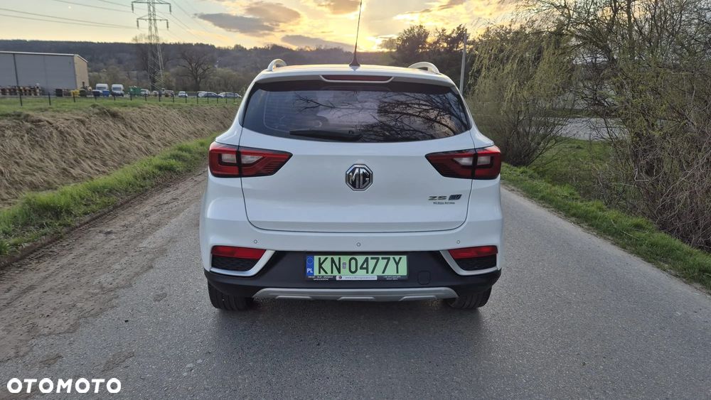 MG ZS - 8