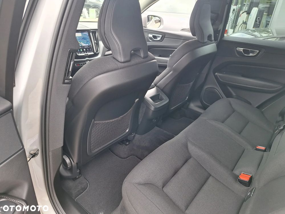 Volvo XC 60 B4 D Momentum - 17