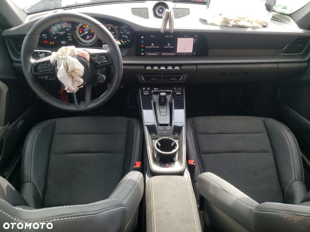 Porsche 911 Carrera 4 GTS PDK - 9