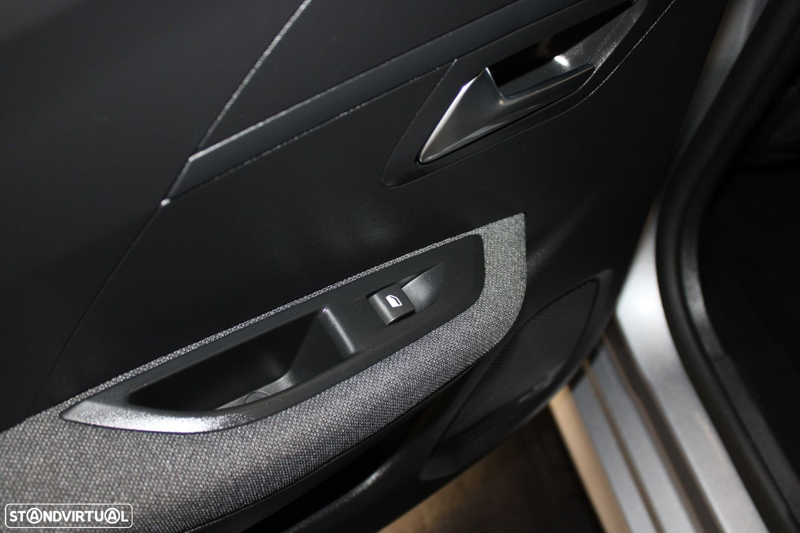 Peugeot e-208 50 kWh Style - 28