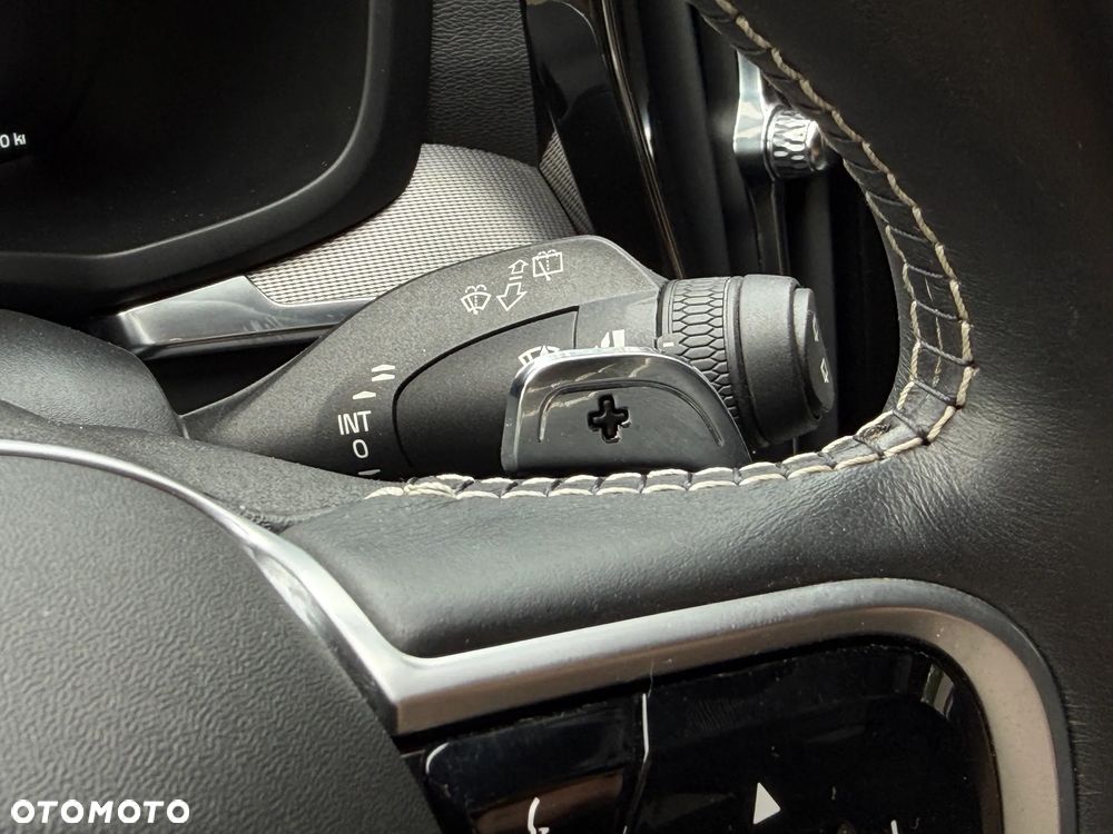 Volvo V60 T6 AWD Geartronic R-Design - 37