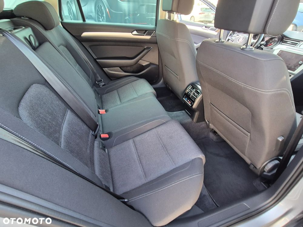 Volkswagen Passat - 27