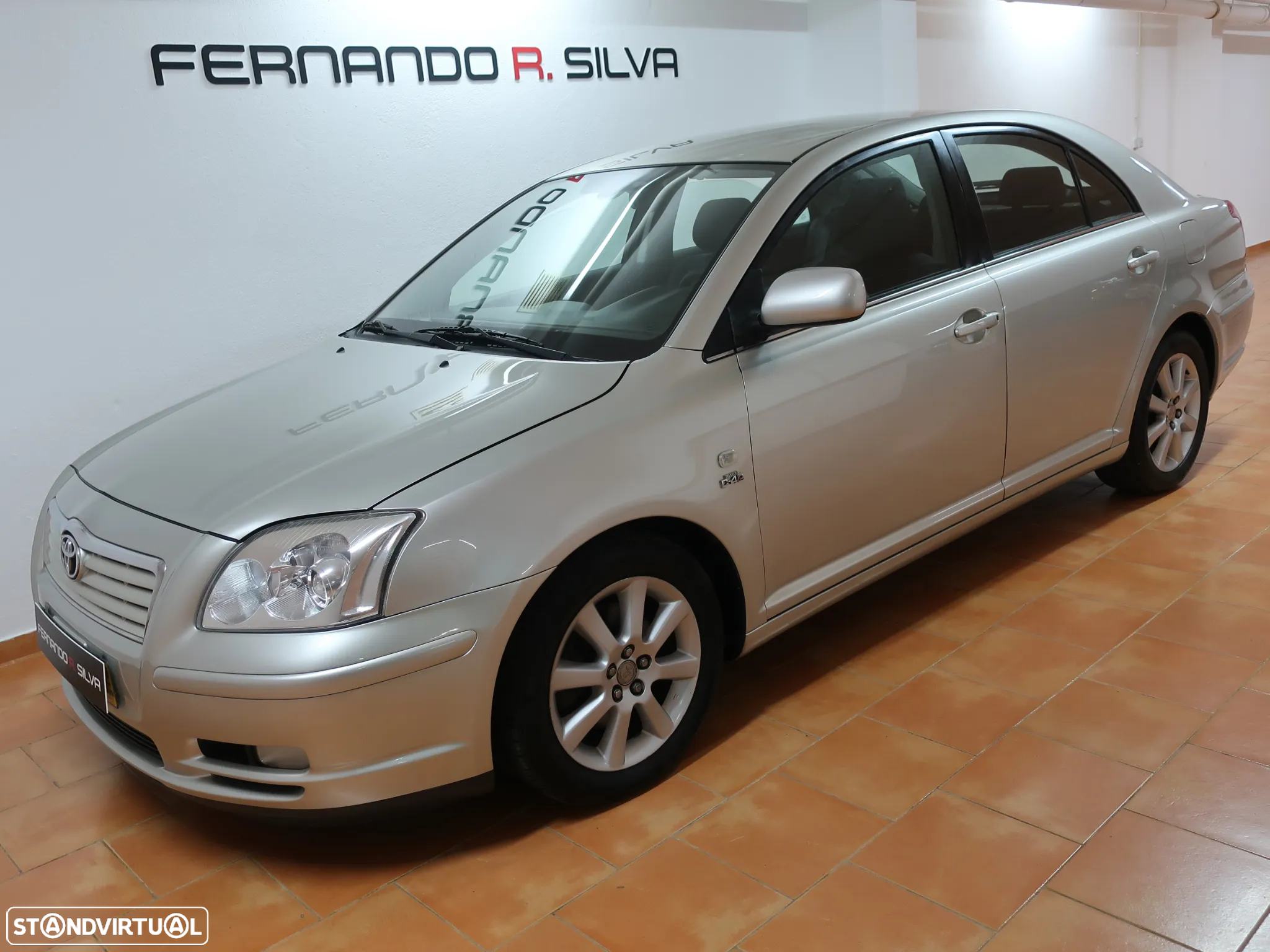 Toyota Avensis SD 2.0 D-4D Sol - 2
