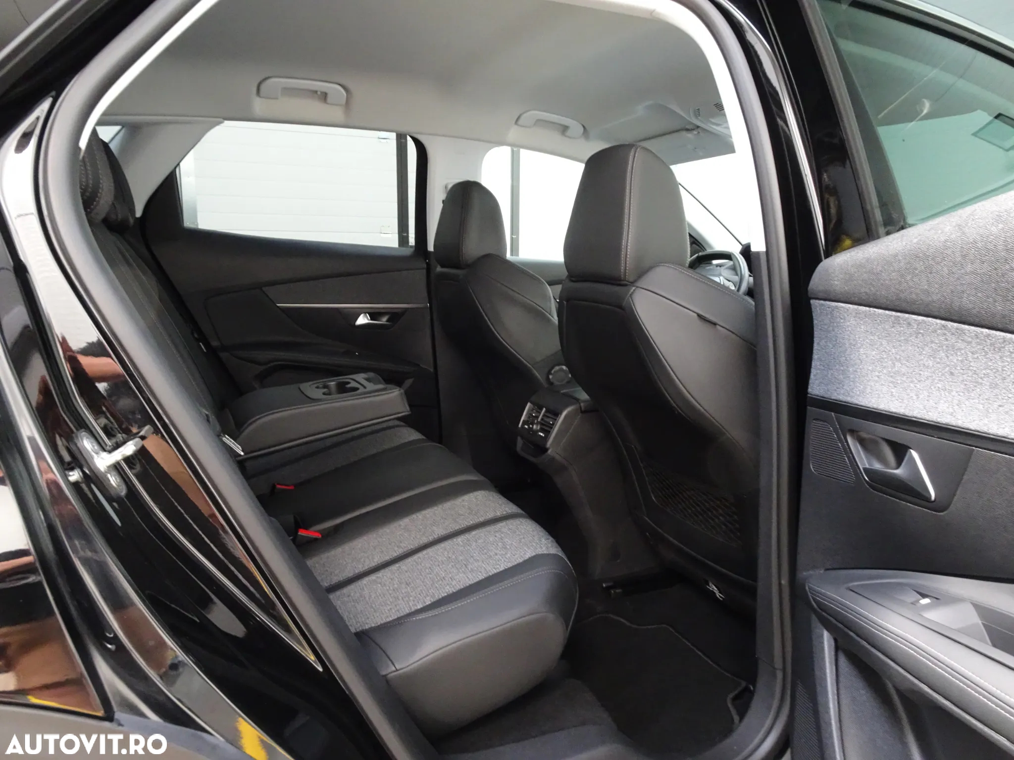 Peugeot 3008 1.2 PureTech Turbo S&S Allure - 11