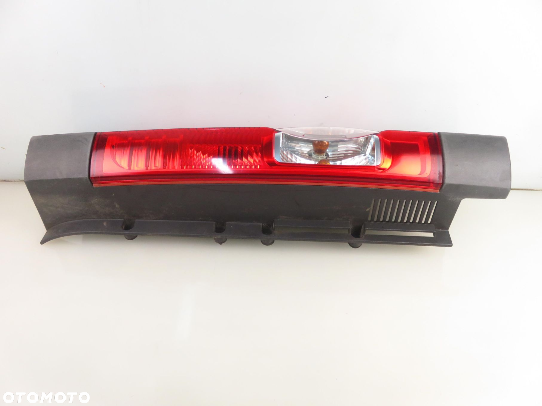 LAMPA PRAWA TYLNA OPEL VIVARO A Skrzynia (X83) 93857722 - 12