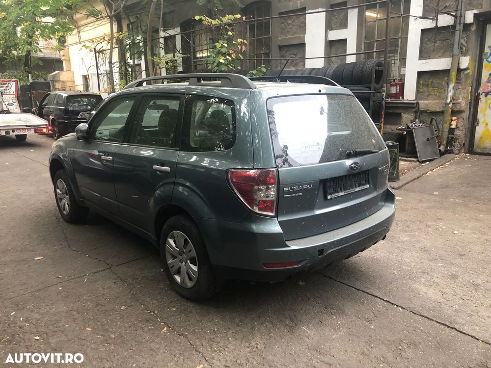 Dezmembrez Subaru Forester 2010 gri verzui 2.0 diesel - 3