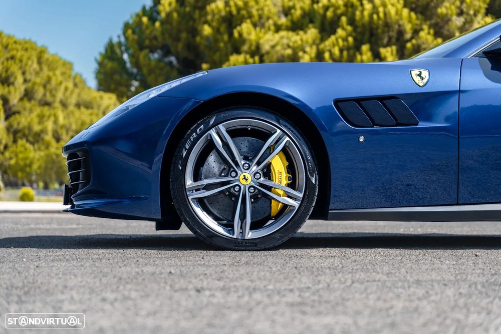 Ferrari GTC4 Lusso - 8
