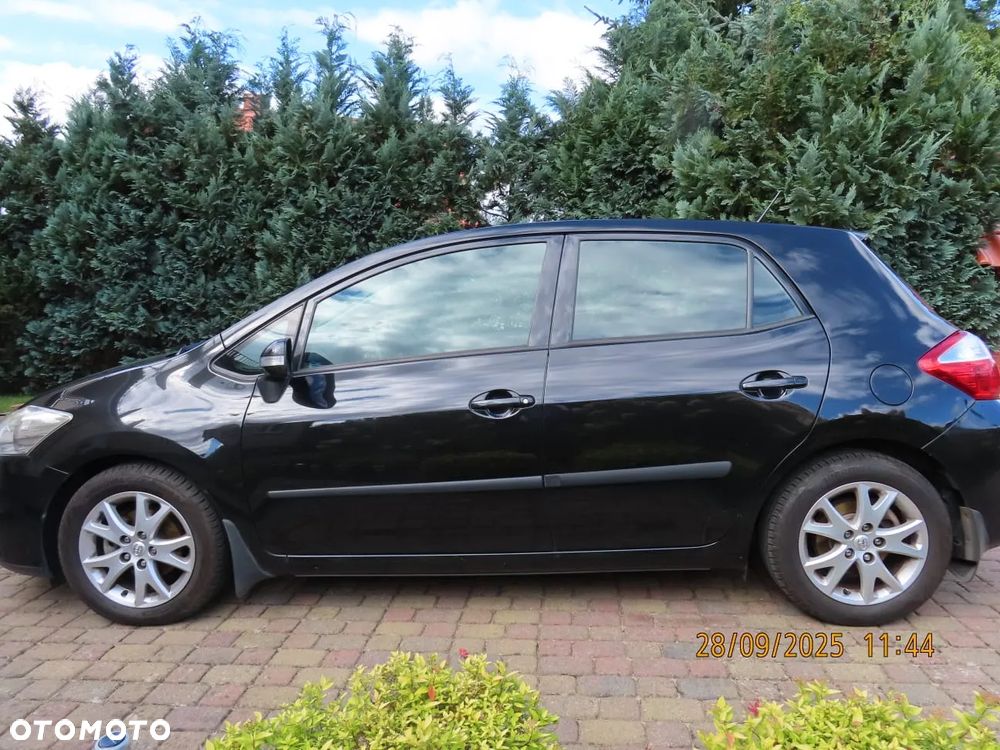Toyota Auris 1.6 Premium + - 2