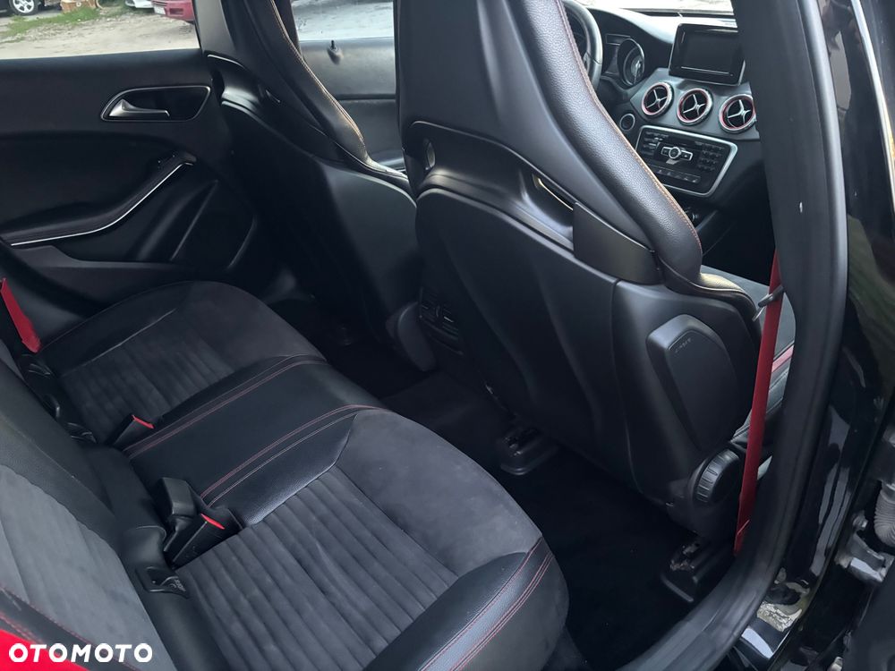 Mercedes-Benz GLA 45 AMG 4Matic 7G-DCT Edition 1 - 14