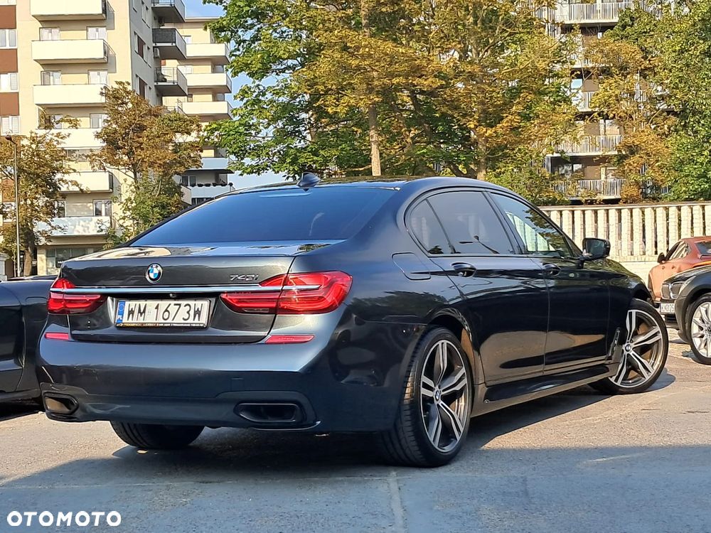 BMW Seria 7 740Li - 32