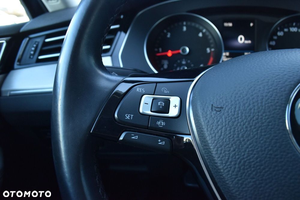 Volkswagen Passat - 14