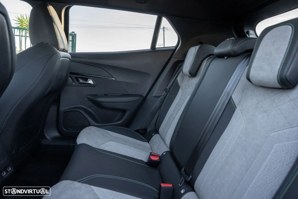 Peugeot e-2008 50 kWh GT - 21