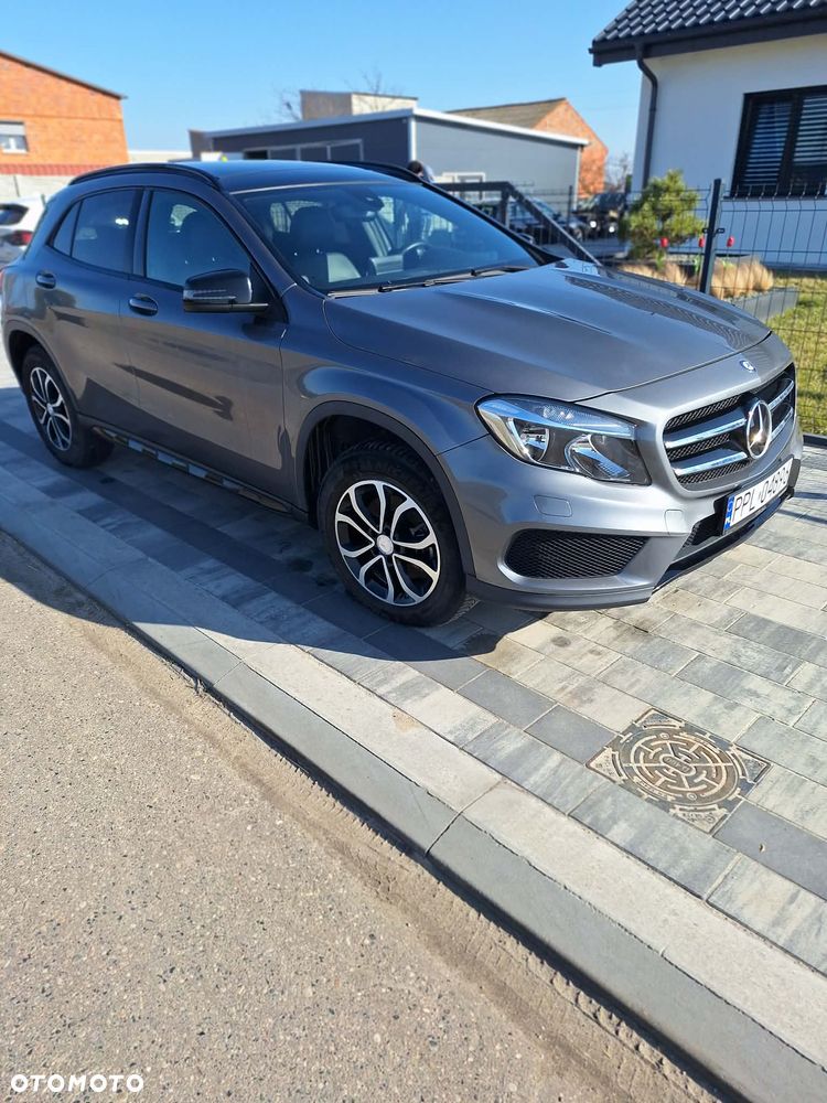 Mercedes-Benz GLA 250 7G-DCT AMG Line - 1