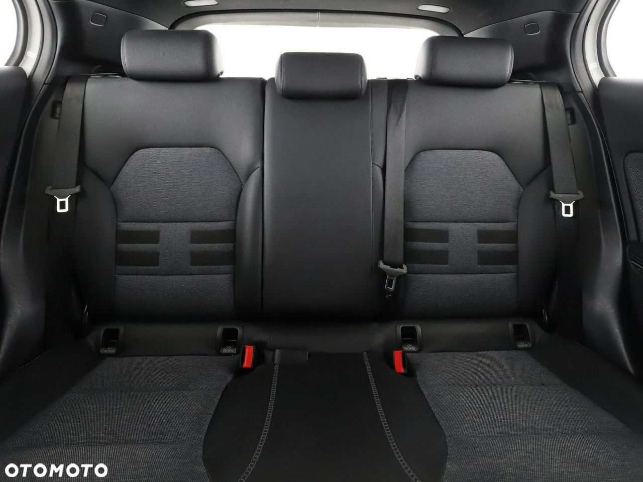 Mercedes-Benz GLA - 18
