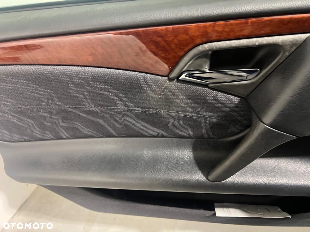 Mercedes-Benz Klasa E 200 Elegance - 12