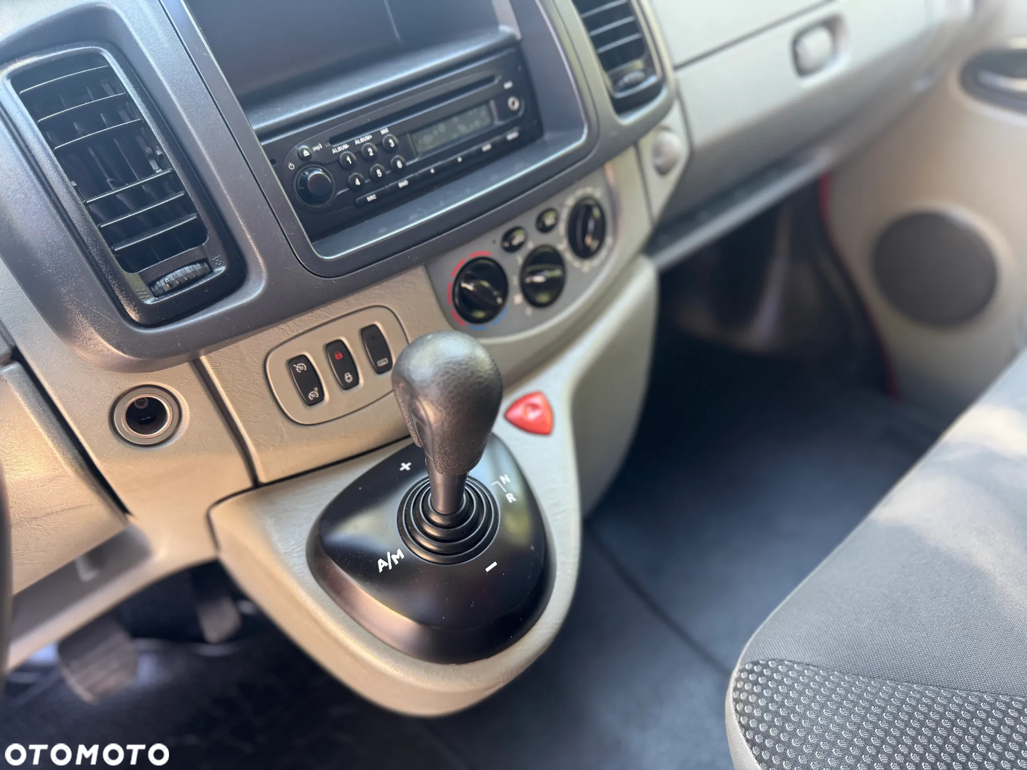 Opel Vivaro - 18