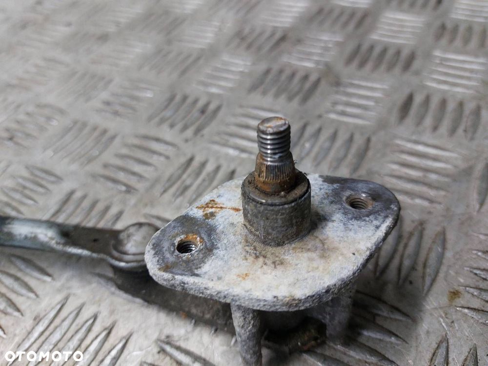 MECHANIZM WYCIERACZEK + SILNICZEK PRZÓD MAZDA 323F BJ - 2