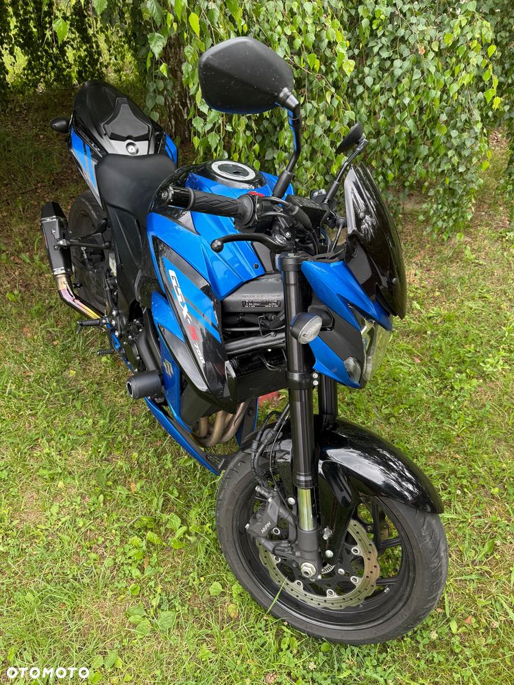 Suzuki GSX - 3
