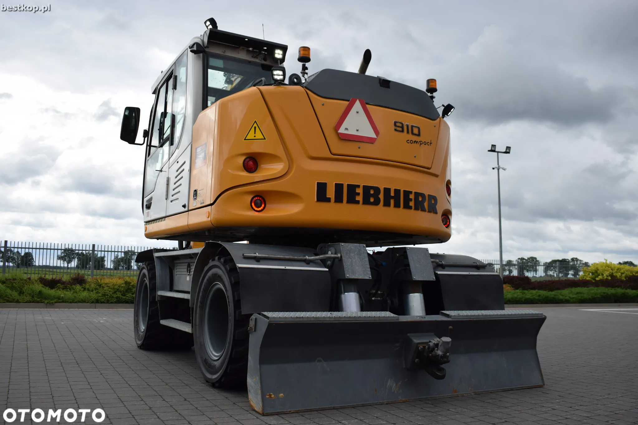 Liebherr A910 Compact Litronic - 9