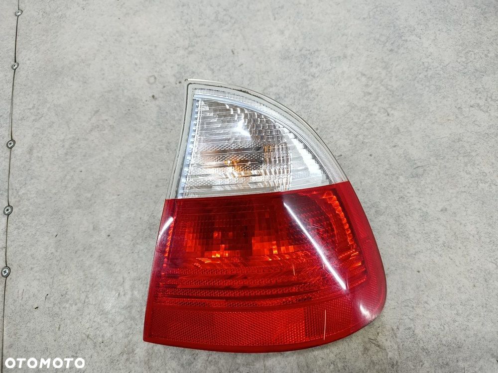 LAMPA TYLNA PRAWA BMW 3 E46 11-A011B KOMBI - 1