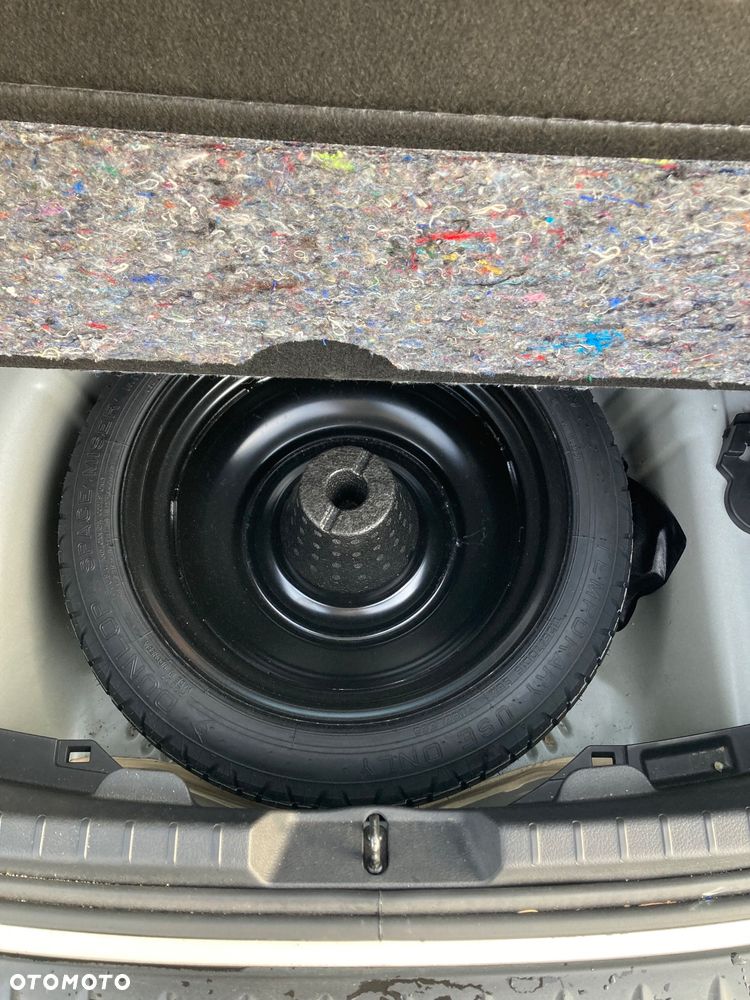 Toyota Yaris Hybrid 100 Premium - 11