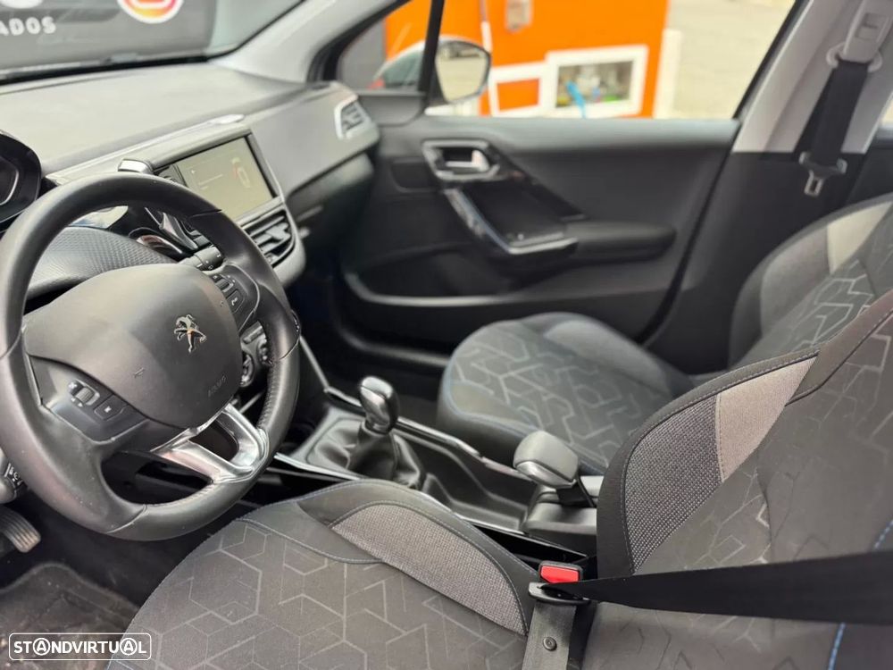 Peugeot 2008 1.2 PureTech Signature - 12