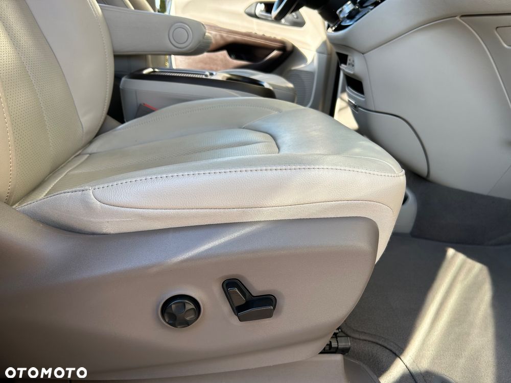 Chrysler Pacifica - 38