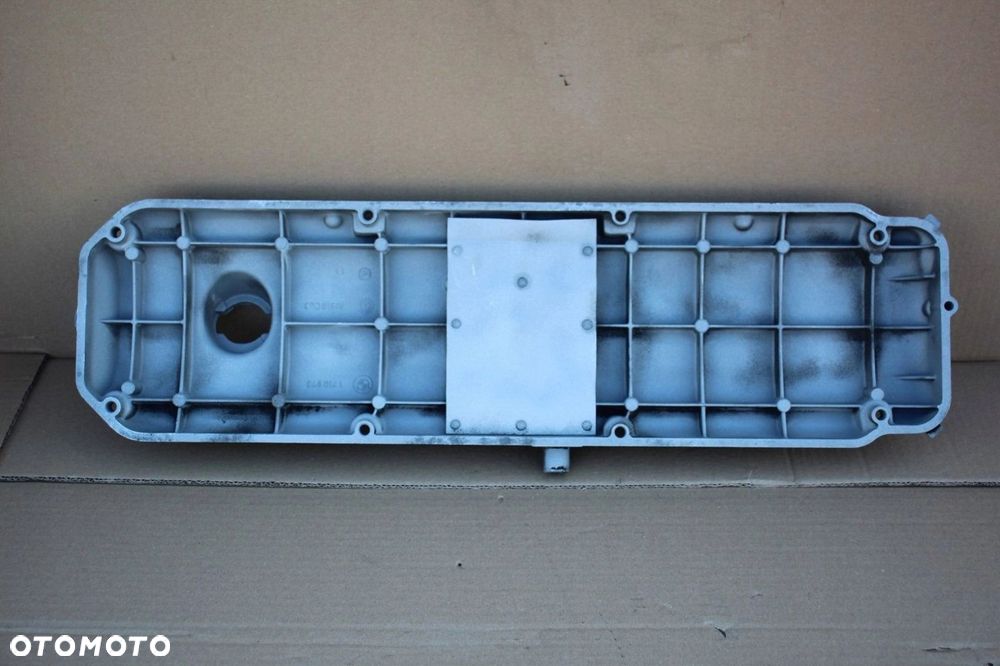 Pokrywa zaworów BMW m30 3.0 3.5 12V 1710973 oryginalna - 2