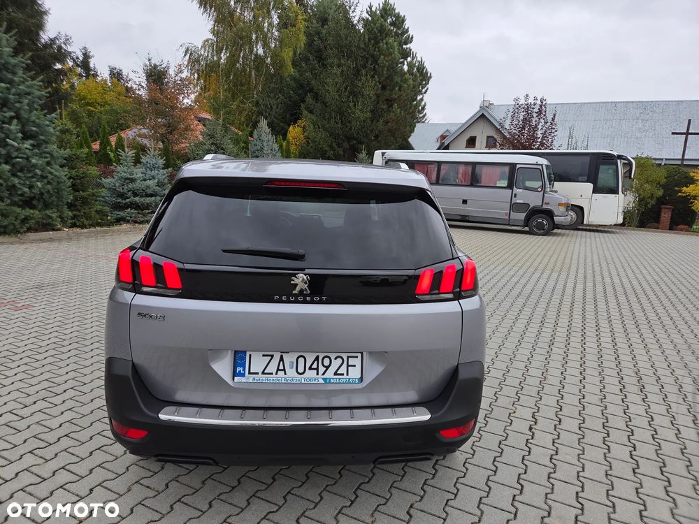 Peugeot 5008 - 8