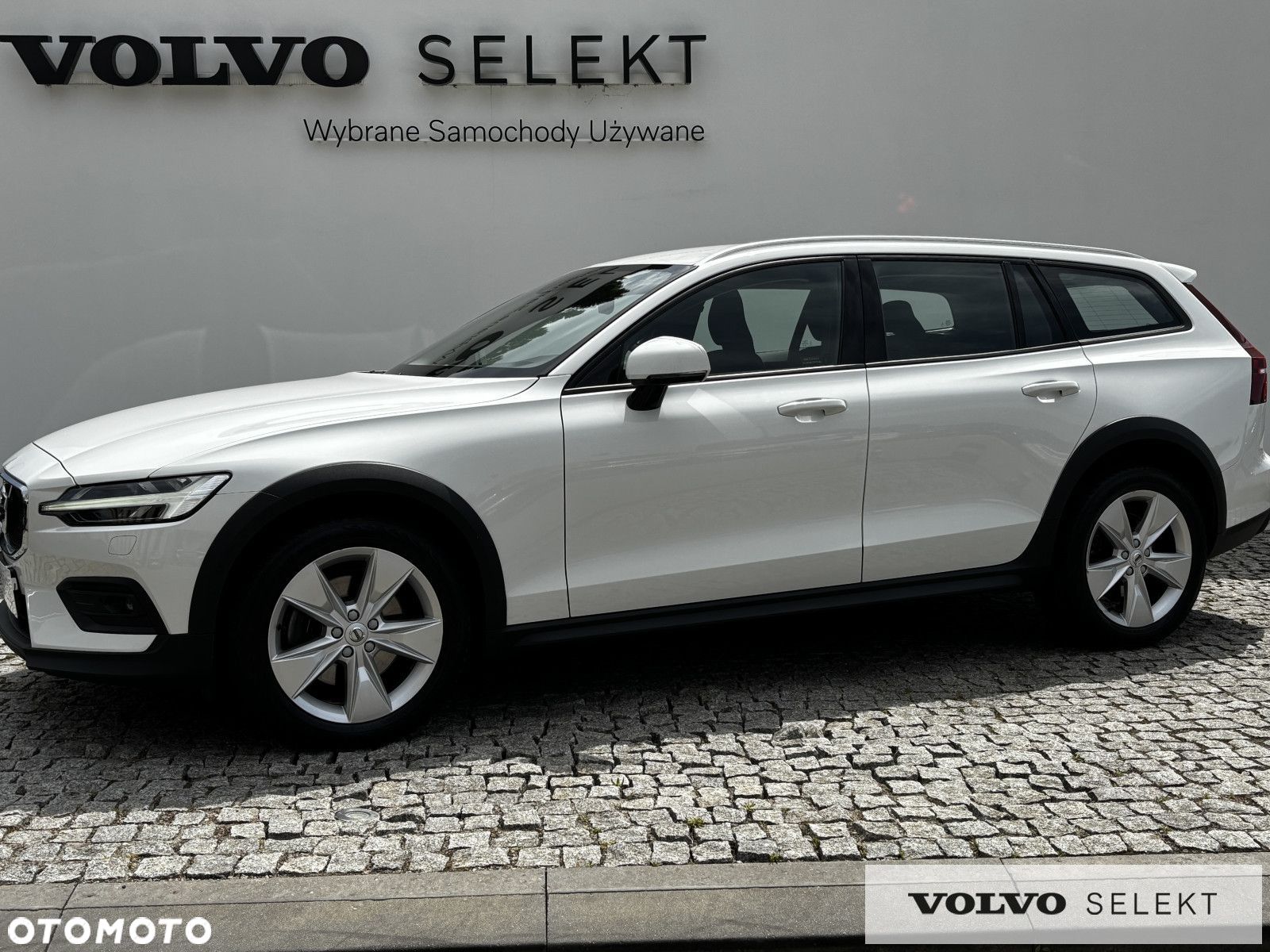 Volvo V60 Cross Country - 1