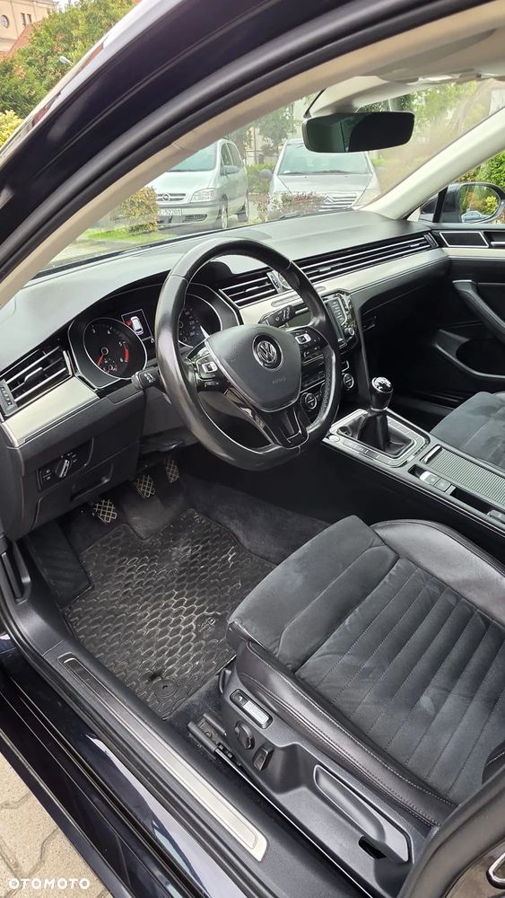 Volkswagen Passat 2.0 TDI (BlueMotion Technology) Highline - 17