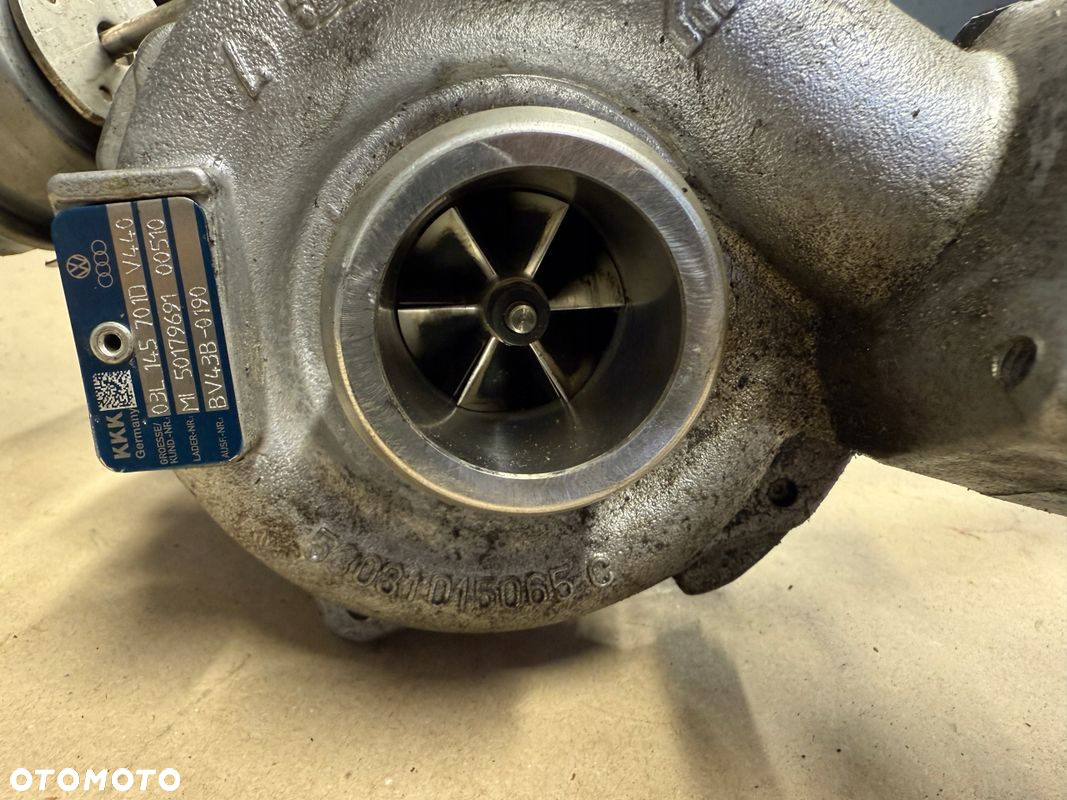 AUDI A4 B8 A5 8T 2.0 TDI TURBOSPRĘŻARKA USZKODZONA 03L145701D - 5