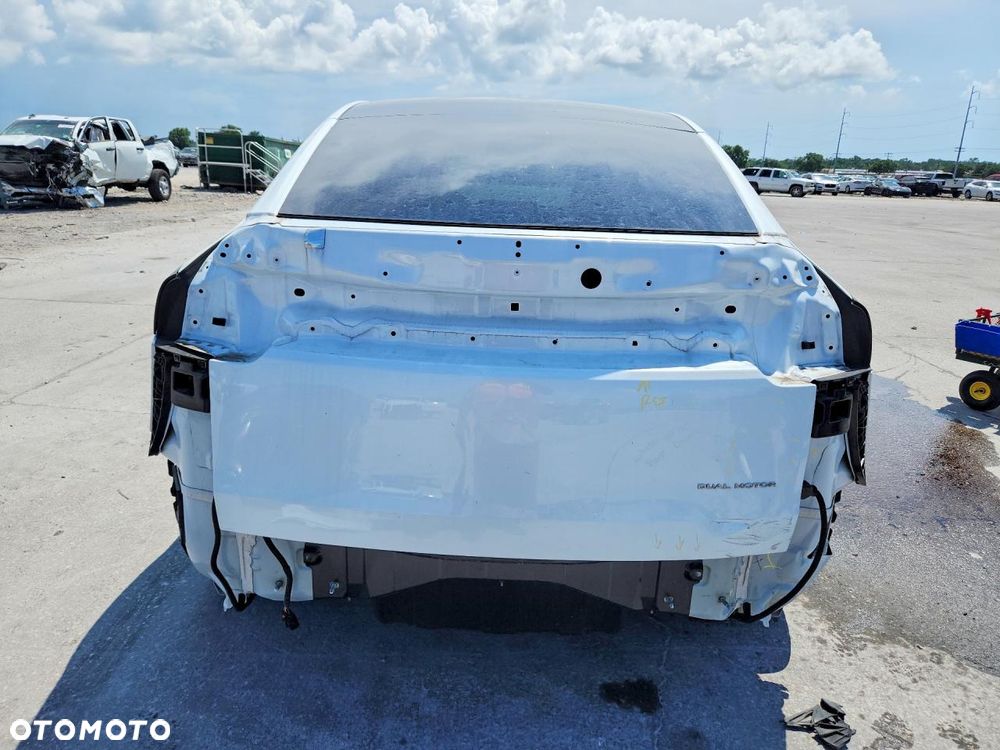 Tesla Model Y Long Range Dual Motor AWD - 6