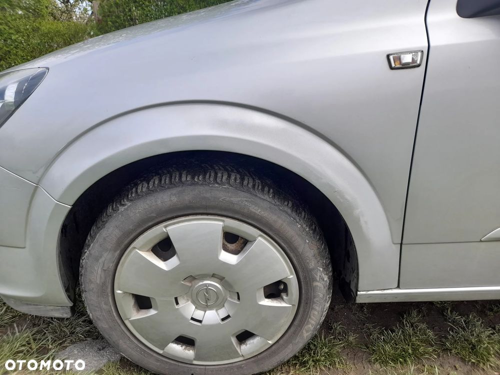 Opel Astra 1.6 Essentia - 4