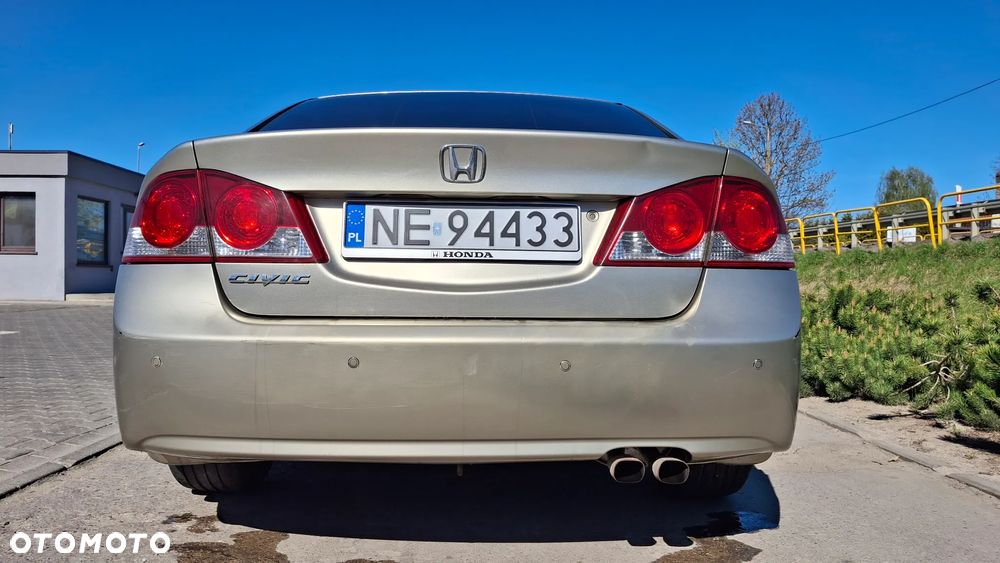 Honda Civic 1.8 Executive - 3