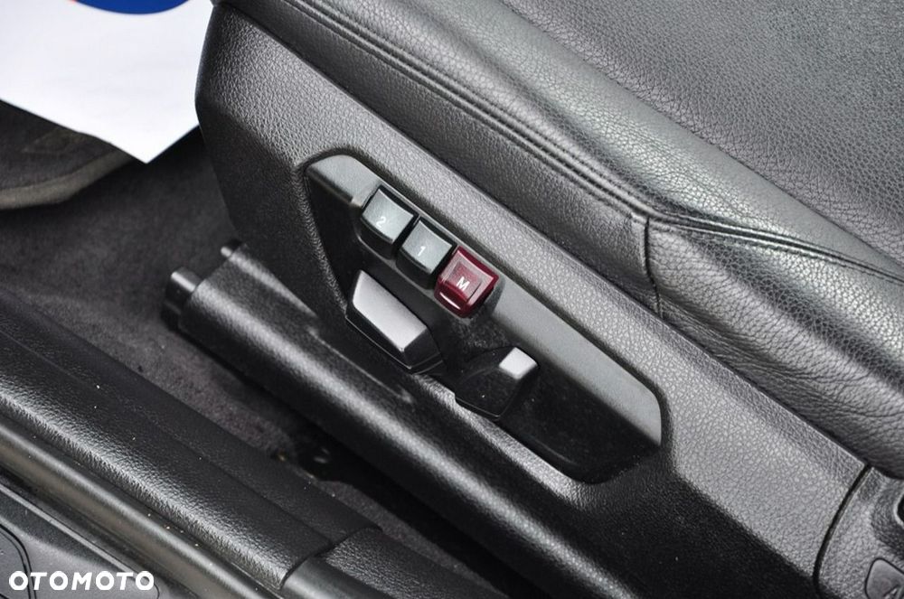 BMW Seria 3 330d xDrive Blue Performance Luxury Line - 33