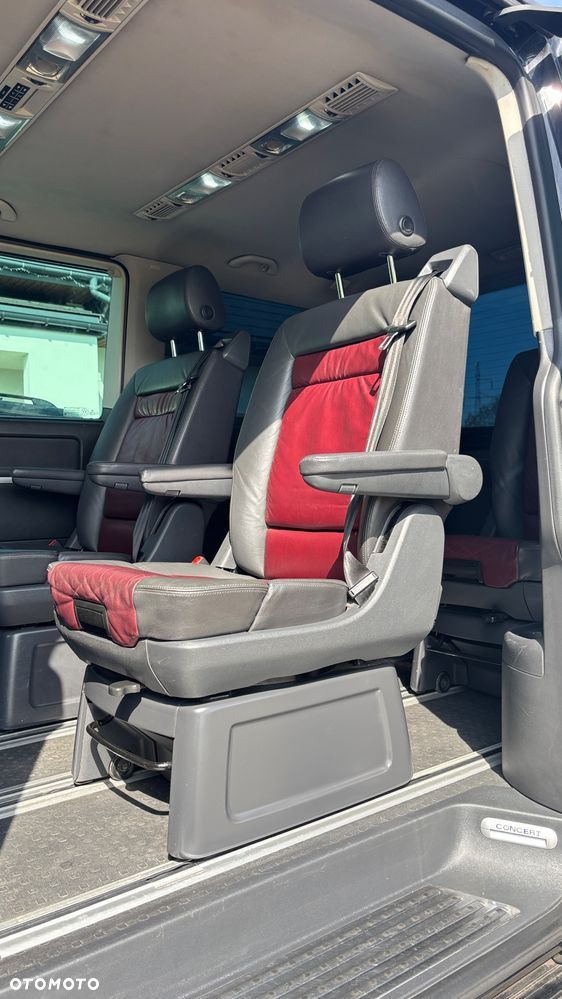 Volkswagen Multivan - 32