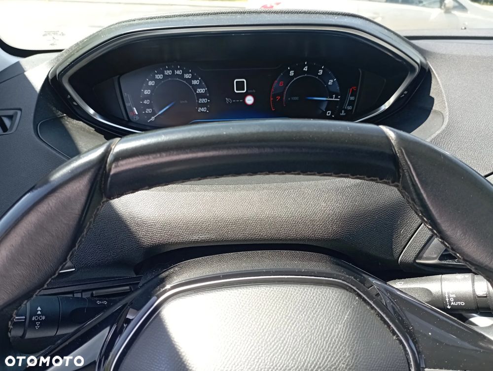 Peugeot 3008 1.2 PureTech Allure S&S - 9