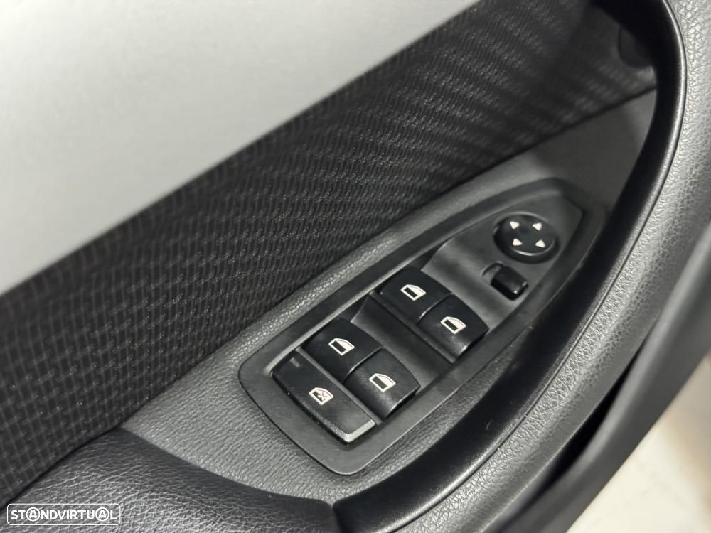 BMW X1 16 d sDrive Advantage - 25