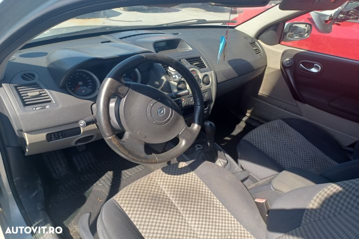 Aripa fata stanga Renault Megane 2 [2002 - 2006] Sedan 1.5 dCi MT (82 - 6