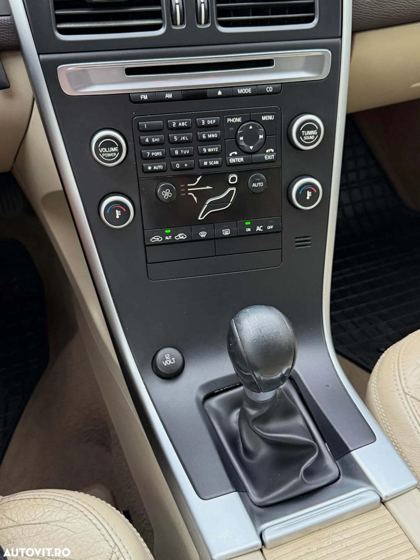 Volvo XC 60 2.4D AWD Kinetic - 18