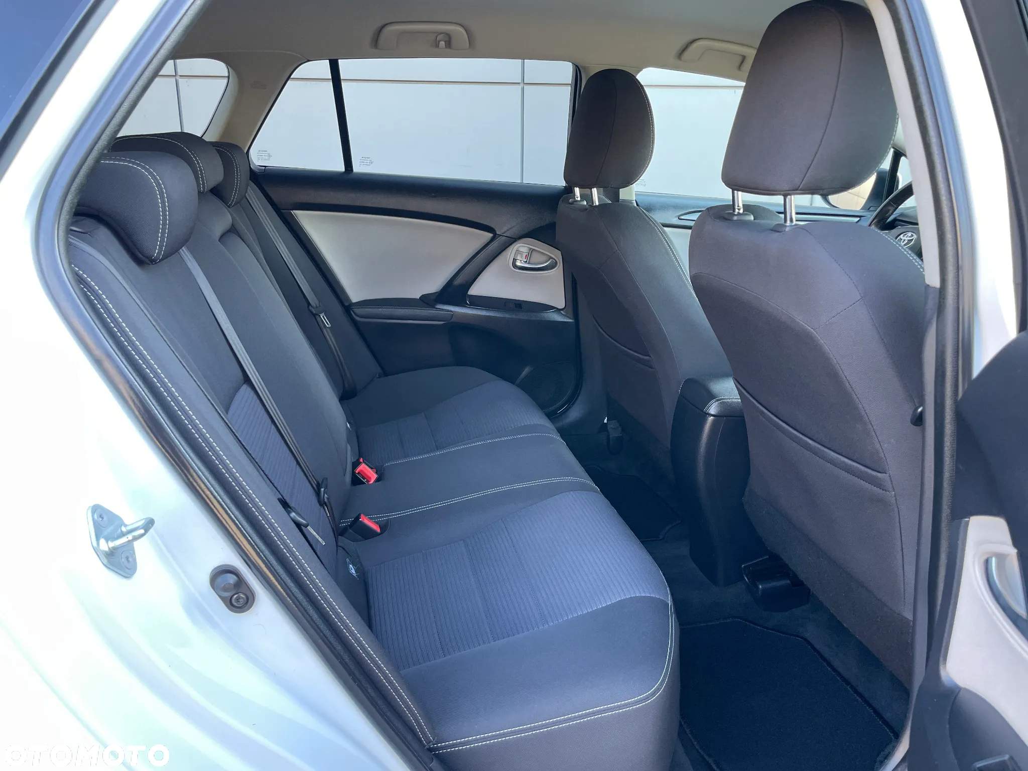 Toyota Avensis 2.0 D-4D Prestige - 12