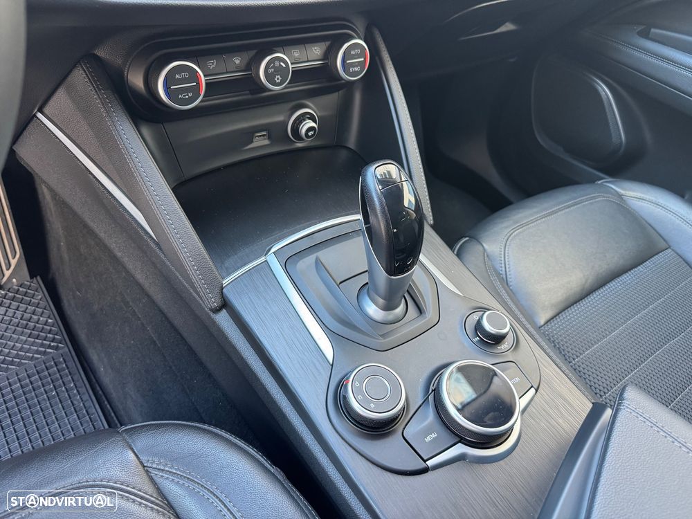 Alfa Romeo Stelvio 2.2 D Super AT8 - 14
