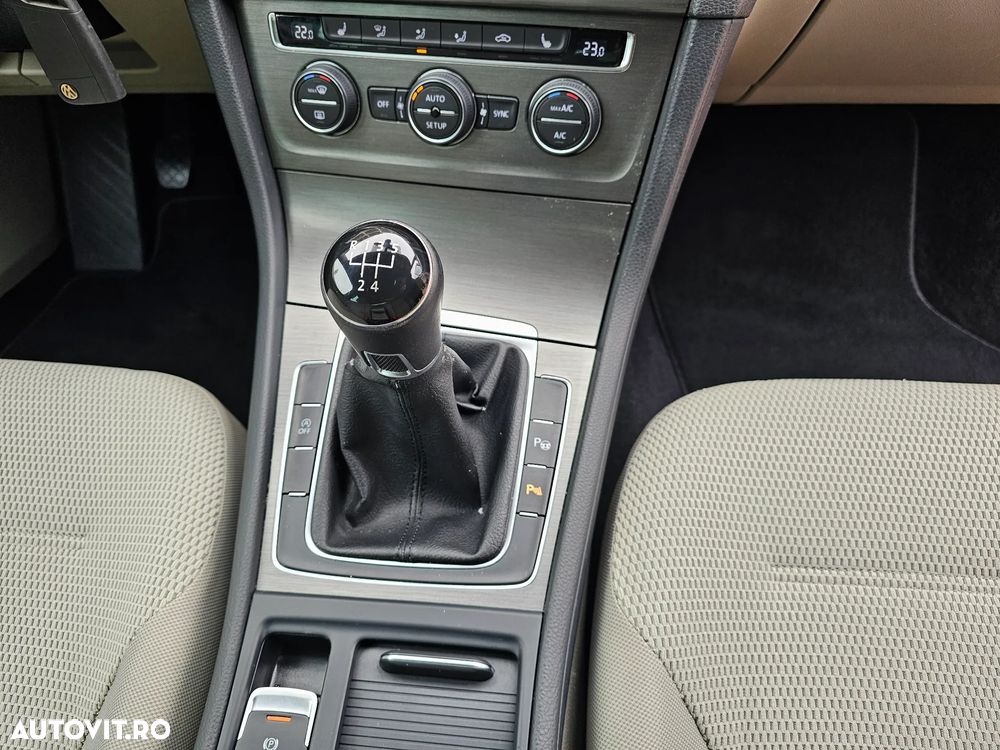 Volkswagen Golf - 16