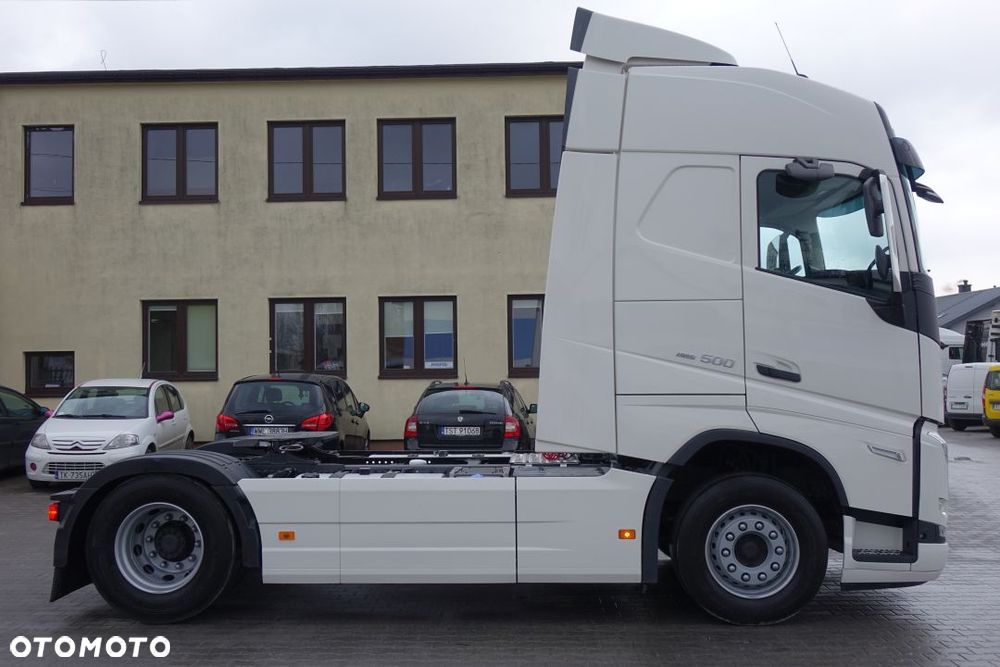 Volvo FH 500 GLOBETROTTER / I-SAVE / STANDARD / AUTOMAT / EURO 6 / KLIMATYZACJA POSTOJOWA / LODÓWKA / LED / NAVI / 2 ZBIORNIKI - 4