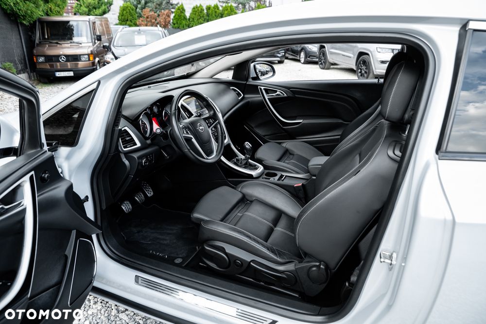 Opel Astra IV GTC 1.6 T Sport - 16